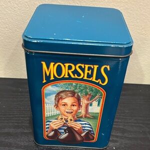 Nestle Toll House tin